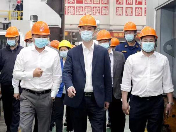 市政府黨組成員、新區(qū)黨工委副書記錢洪文蒞臨我司考察指導(dǎo).jpg